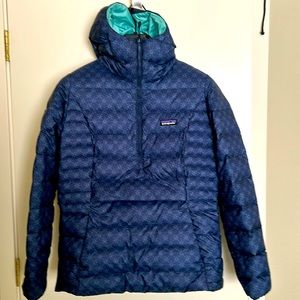 Patagonia Down Sweater Pullover Anorak Women’s Large. Navy with teal stars.